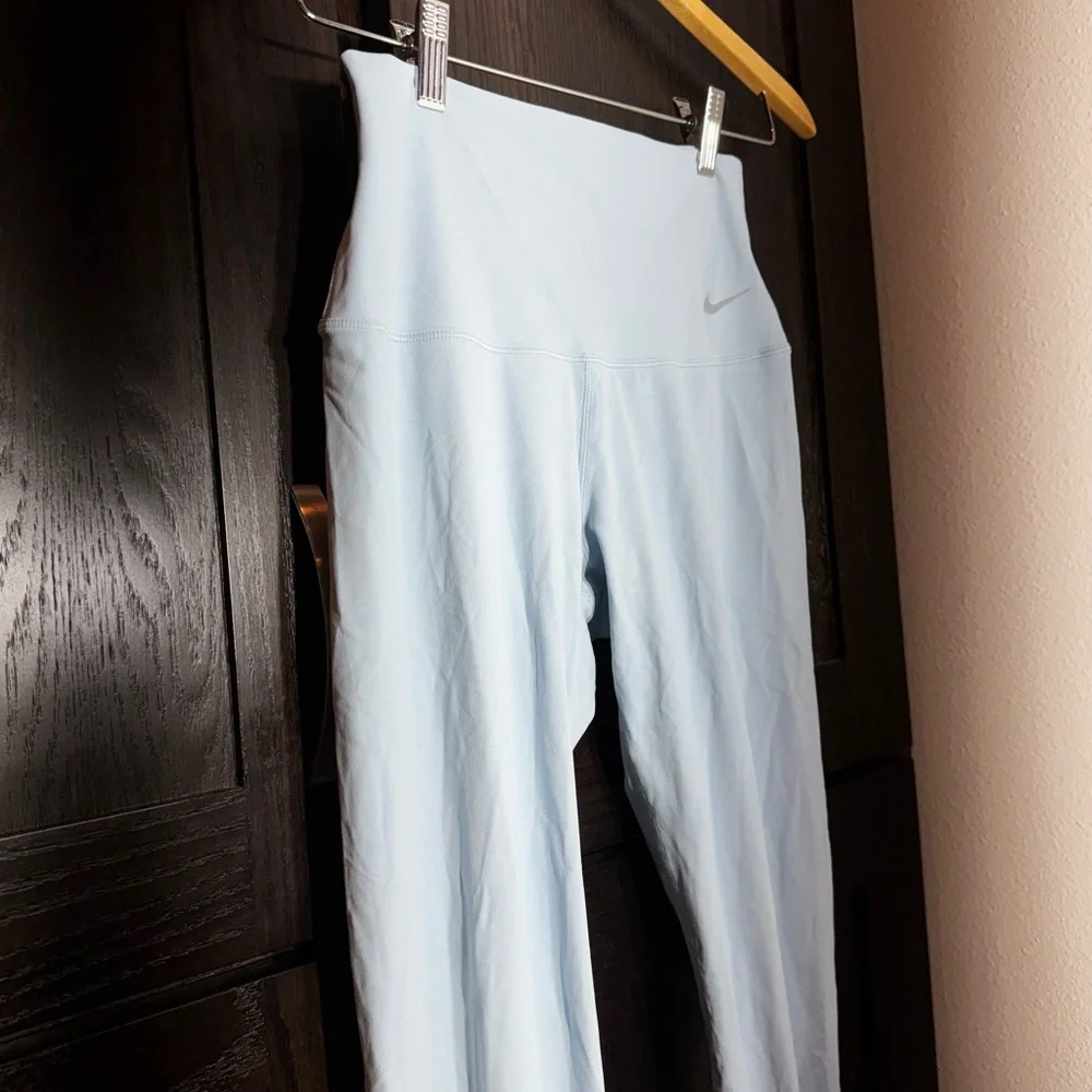 NWT Nike Light Blue High-Waisted Leggings - Picture 2 of 5